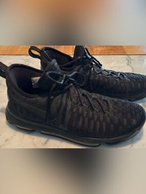 Men's Nike KDs Black Knit Athletic Sneaker size 12